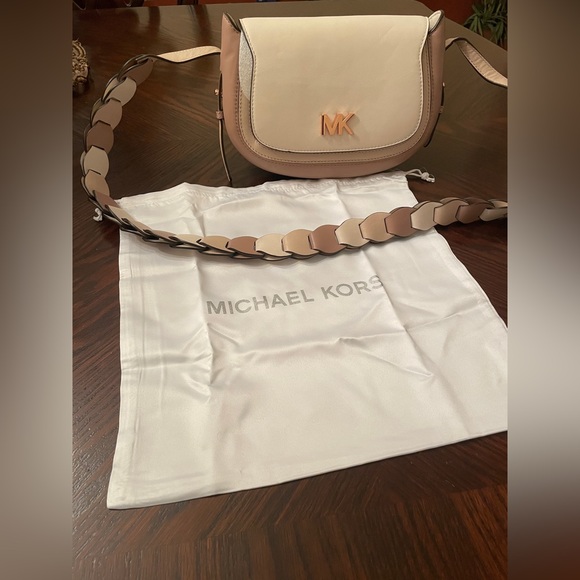 Micheal Kors Jolene Small Saddle Crossbody Bag! - Picture 1 of 4